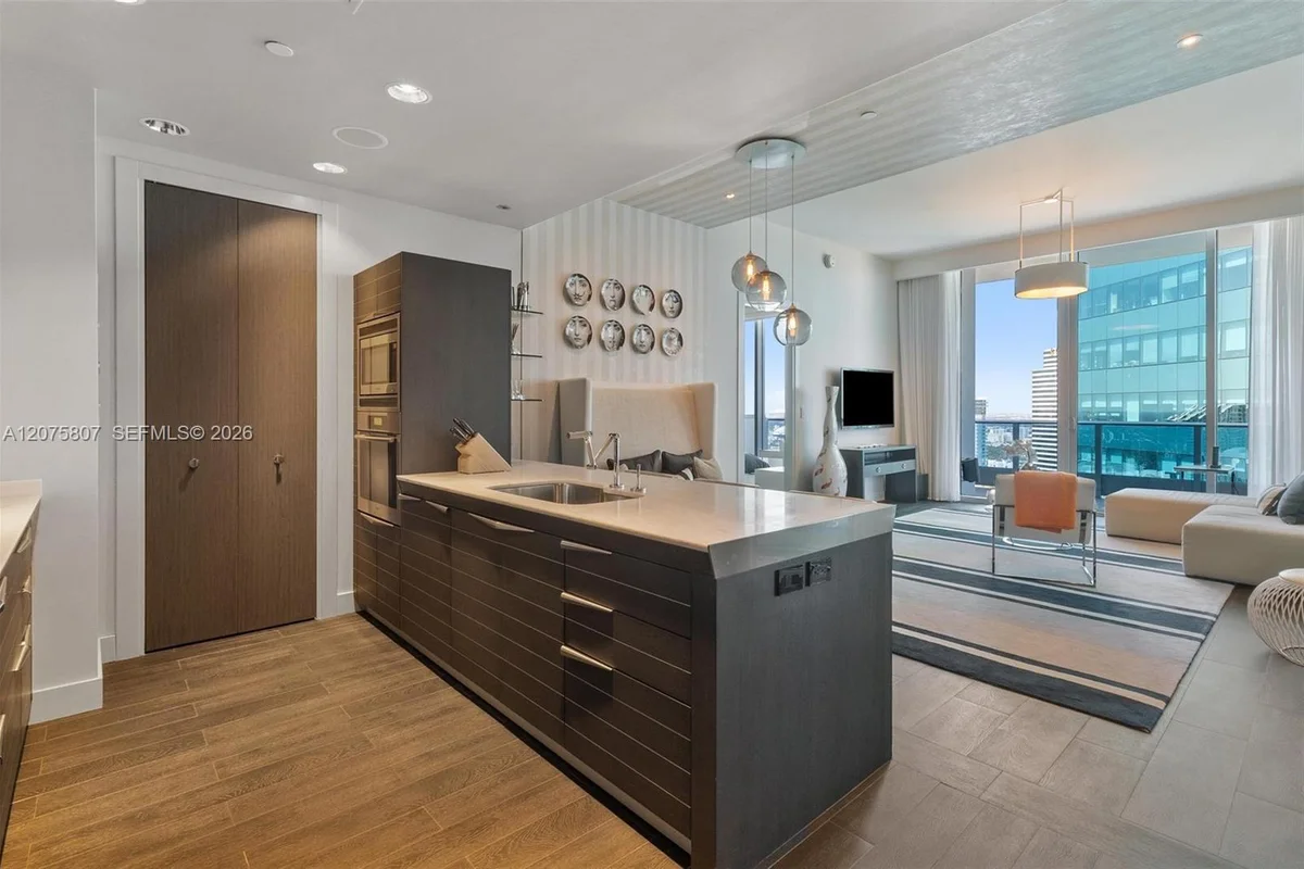 200 Biscayne Boulevard Way #5211, Miami: photo 1 of 32