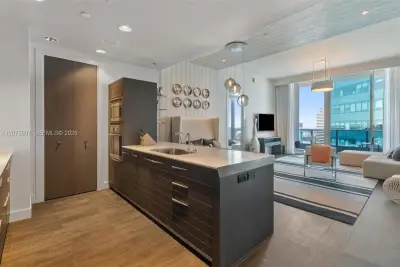 200 Biscayne Boulevard Way #5211, Miami: photo 1 of 32