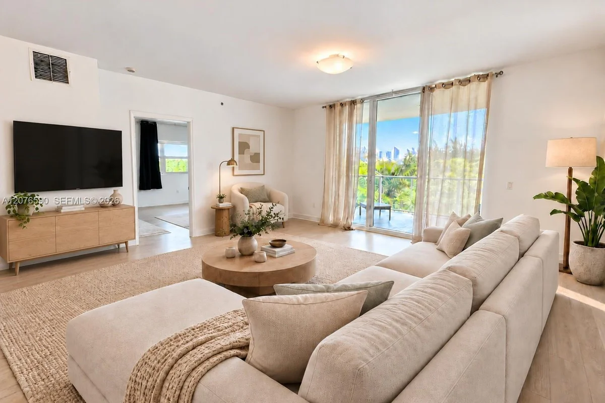 15051 Royal Oaks Ln #401, North Miami: photo 1 of 30