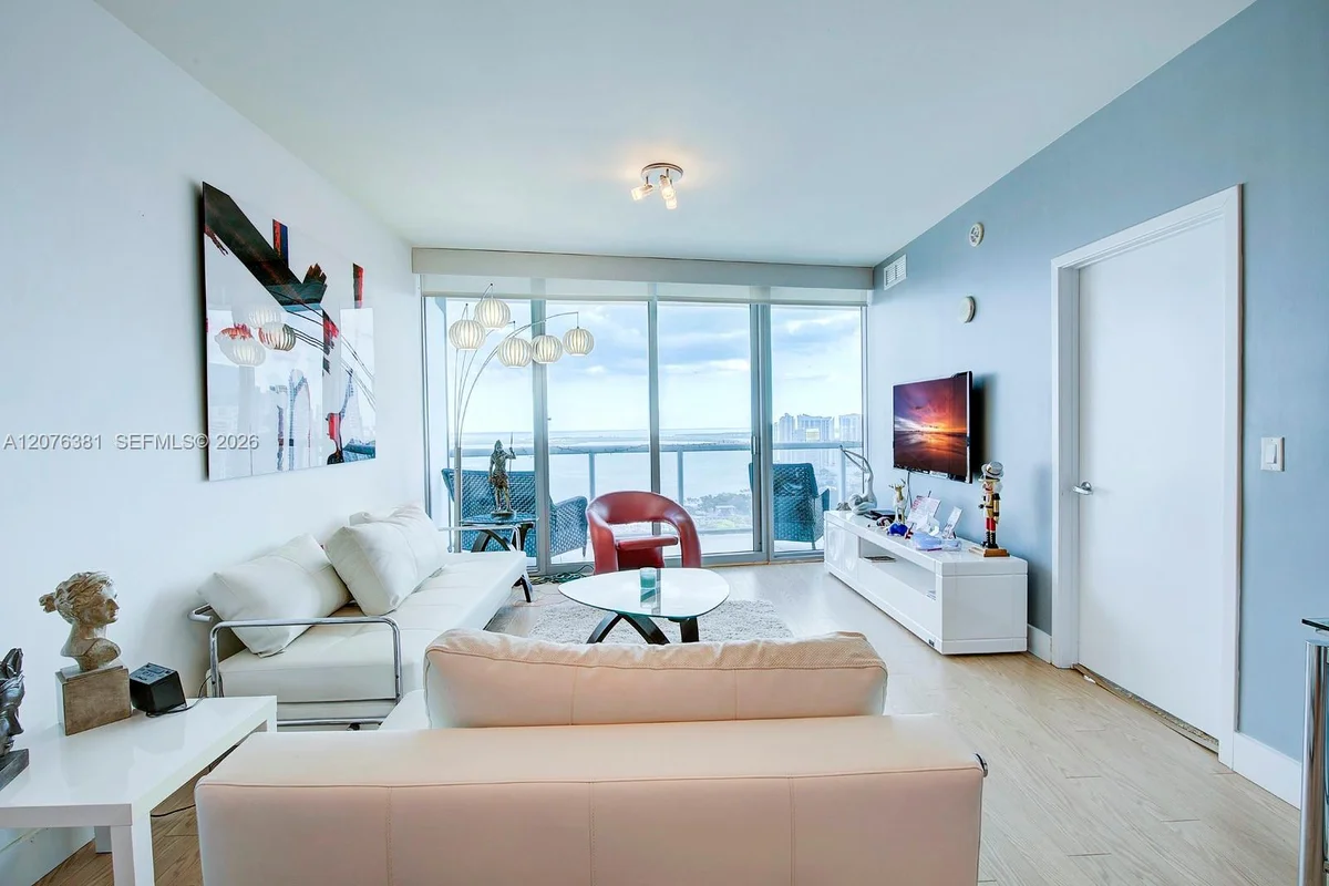 888 Biscayne Blvd #4007, Miami: photo 1 of 19