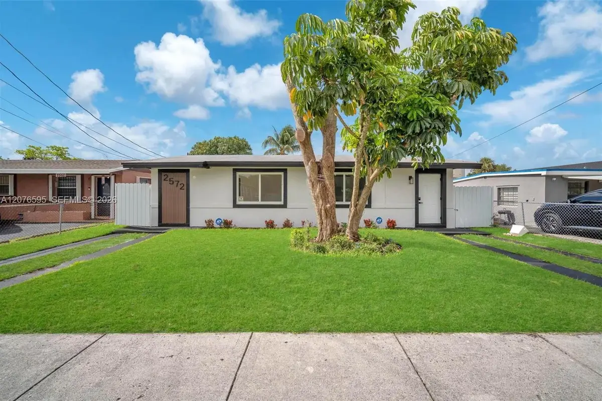 2572 NW 20th St, Fort Lauderdale: photo 1 of 56
