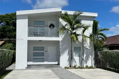 2290 SW 58th Ave, Miami: photo 1 of 8