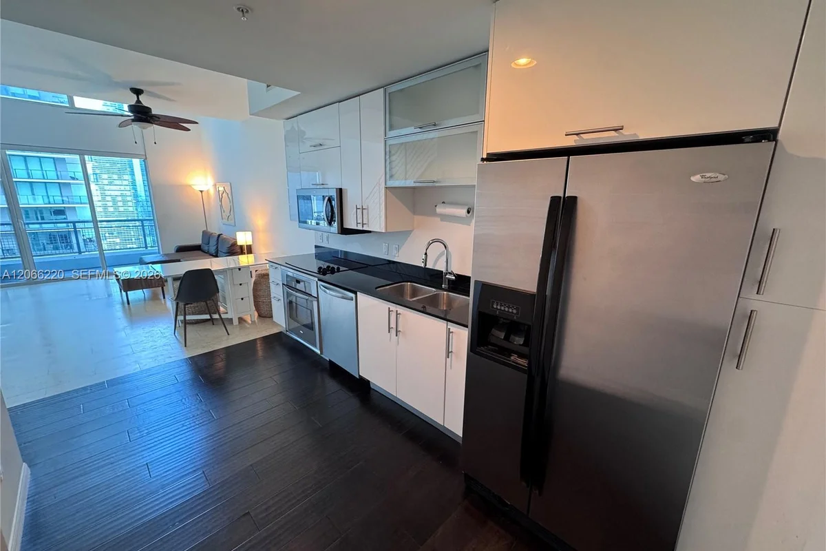 60 SW 13th St #2202, Miami: photo 1 of 18