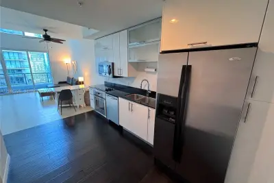 60 SW 13th St #2202, Miami: photo 1 of 18