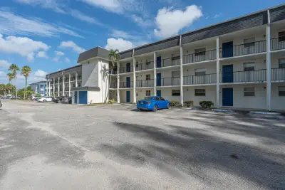 5100 SW 64th Ave #204A, Davie: photo 1 of 28