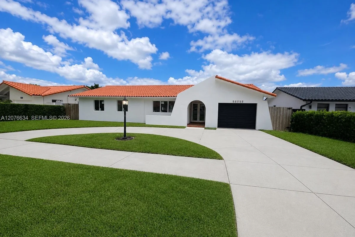 13038 SW 3rd St, Miami: photo 1 of 11