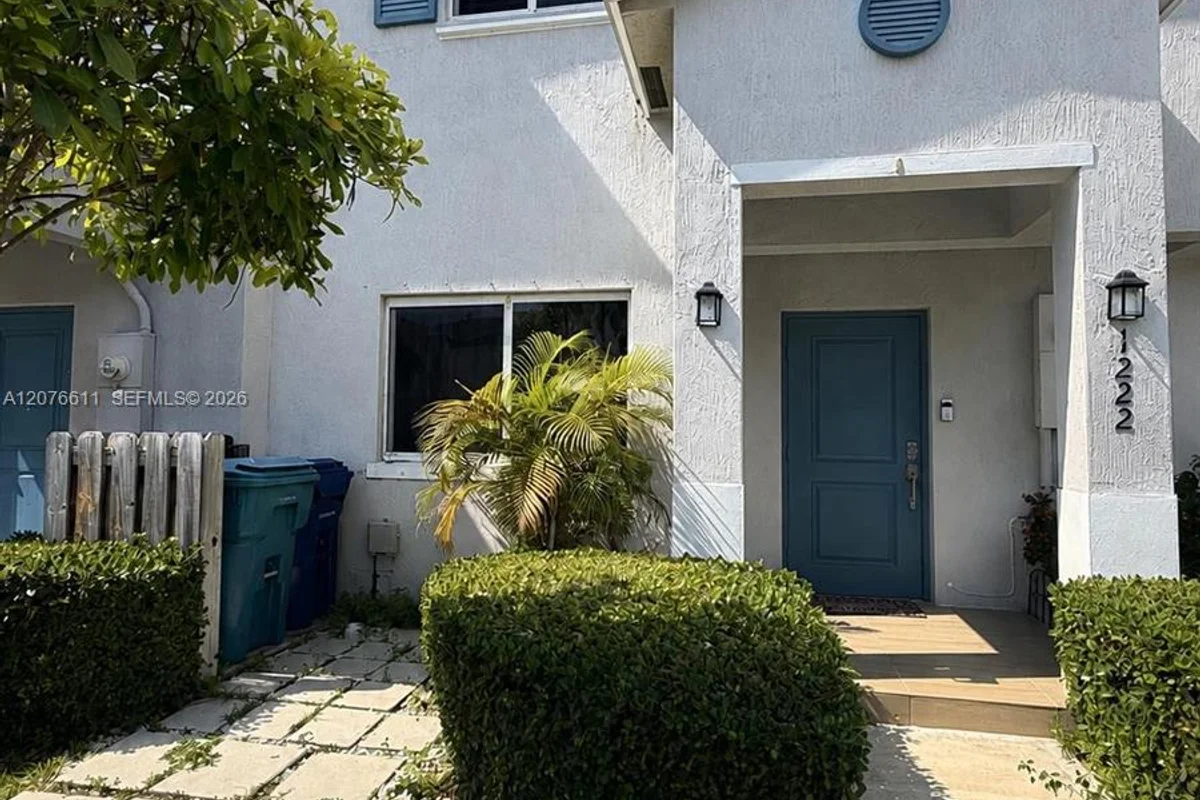 1222 NW 3rd Ln, Florida City: photo 1 of 35