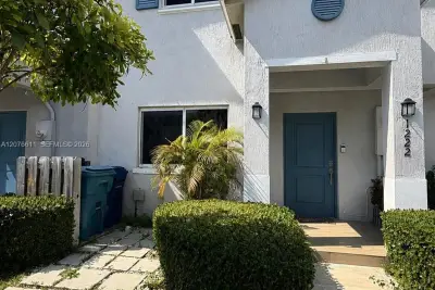 1222 NW 3rd Ln, Florida City: photo 1 of 35