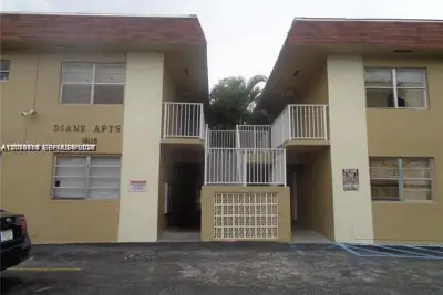 16150 NE 21st Ave #6, North Miami Beach: photo 1 of 9