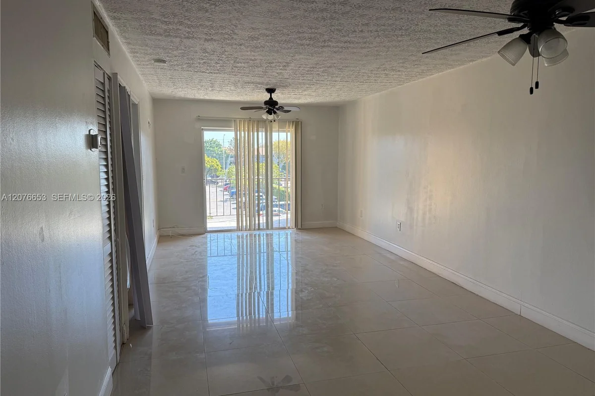 6055 W 19th Ave #311, Hialeah: photo 1 of 7