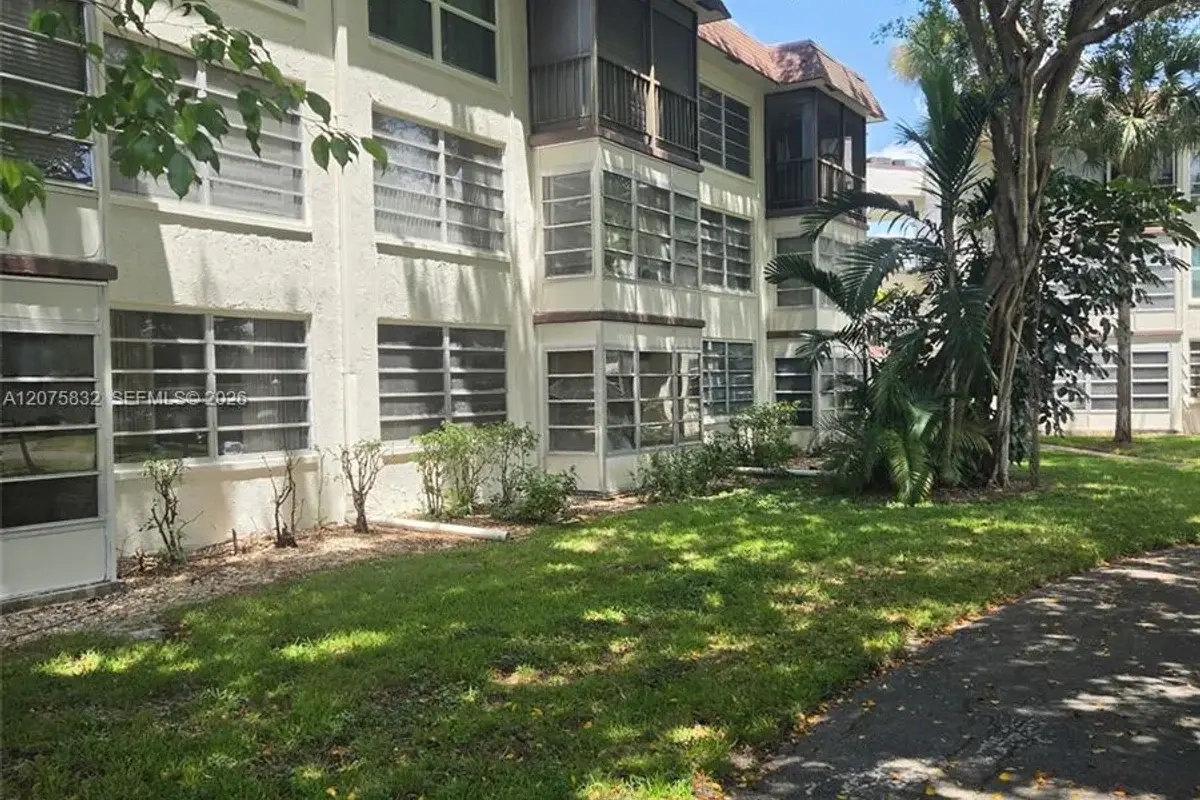 Condo in Plantation: photo 1 of 15