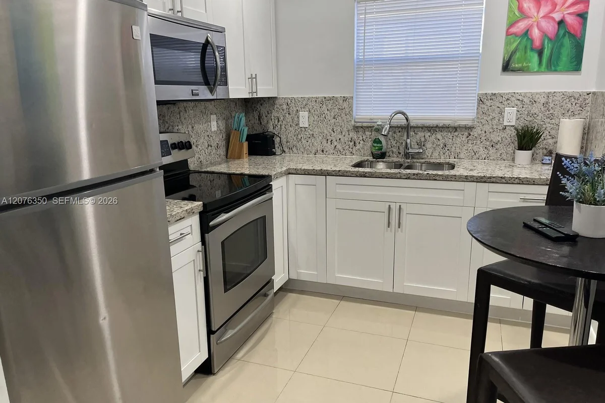 1723 Wiley St #XX, Hollywood: photo 1 of 18