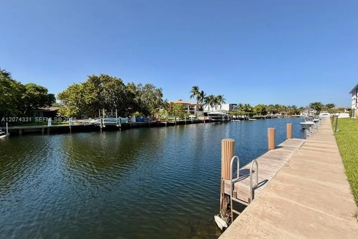 455 Paradise Isle Blvd #109, Hallandale Beach: photo 1 of 41