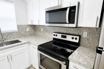 1723 Wiley St #N, Hollywood: photo 1 of 18