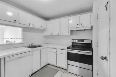 9001 SW 77th Ave #C402, Miami: photo 1 of 19