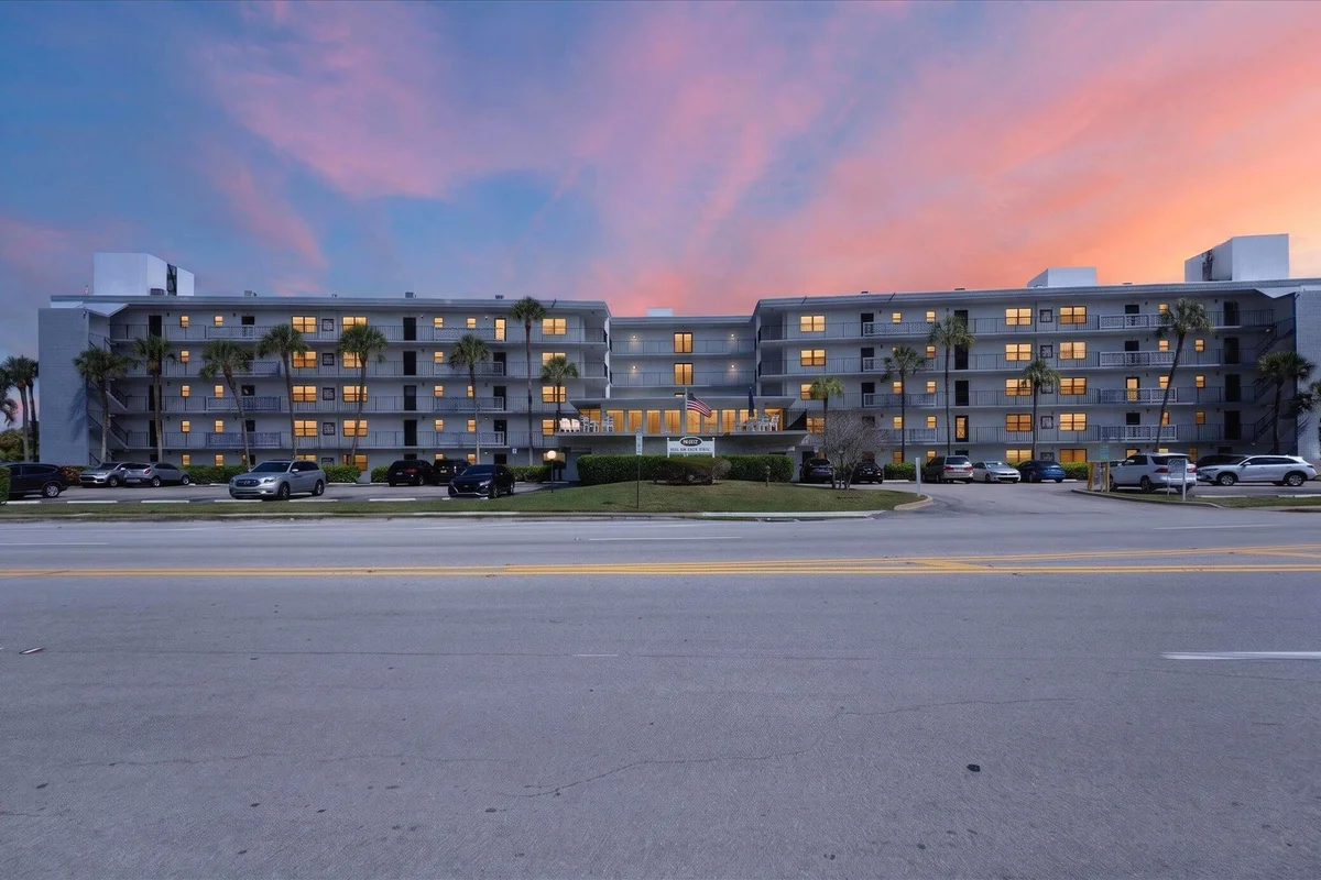 9235 SW 8th St, Boca Raton: photo 1 of 45