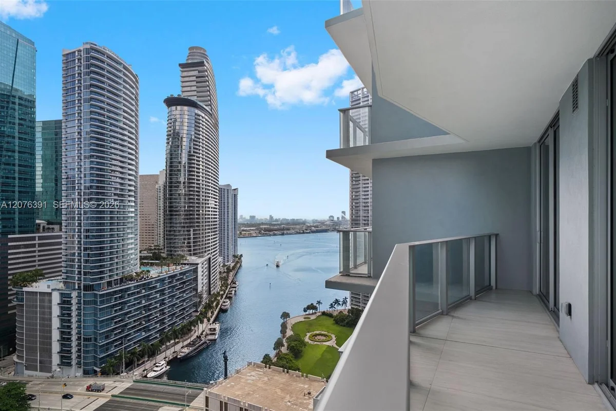 77 SE 5th St #2805, Miami: photo 1 of 26