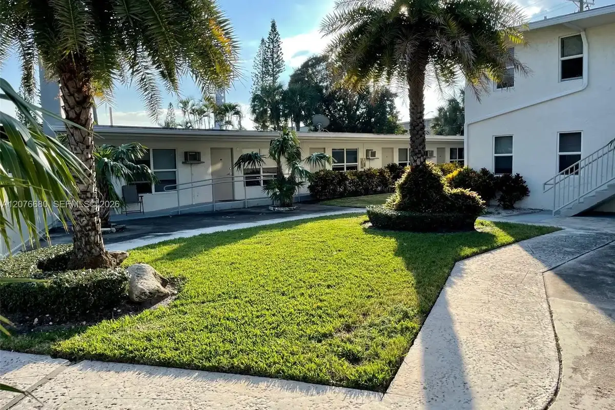 1077 SE 22nd Ave #N8, Pompano Beach: photo 1 of 19