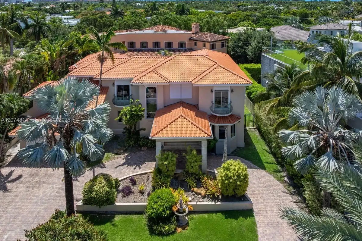 501 Bay Ln, Key Biscayne: photo 1 of 41
