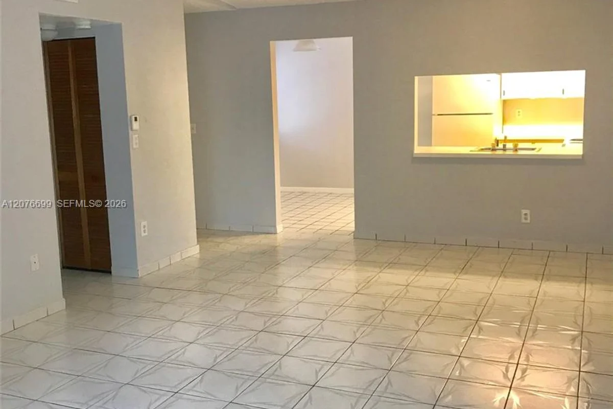 9810 Hammocks Blvd #202, Miami: photo 1 of 10