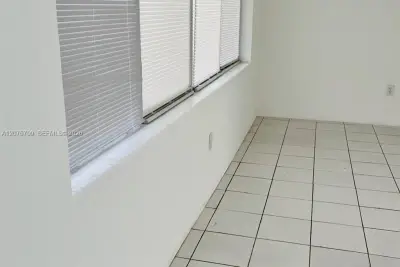 Apartment in Miami Beach: photo 1 of 17