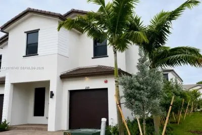 269 SW 159th Ct, Pembroke Pines: photo 1 of 24
