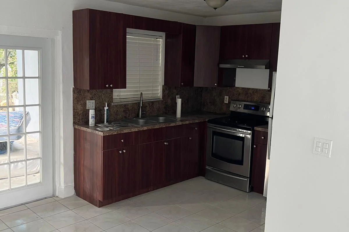 5315 NW 16th Ct, Lauderhill: photo 1 of 10
