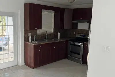 5315 NW 16th Ct, Lauderhill: photo 1 of 10