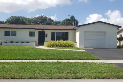 8320 NW 24th Ct, Pembroke Pines: photo 1 of 65