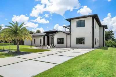 641 Marshall Rd, West Palm Beach: photo 1 of 57