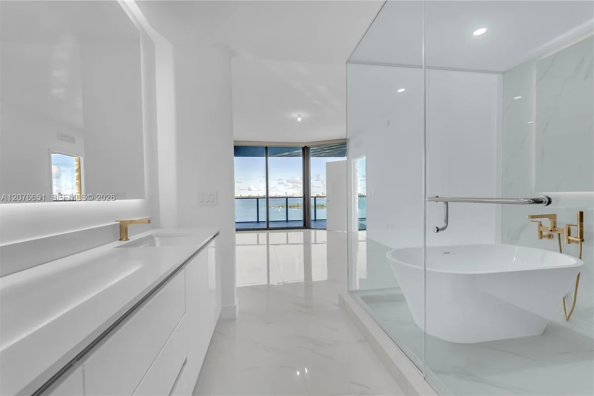 700 NE 24th St #1407, Miami: photo 1 of 42