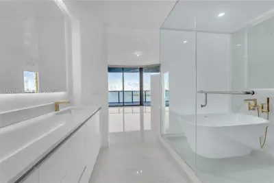 700 NE 24th St #1407, Miami: photo 1 of 42