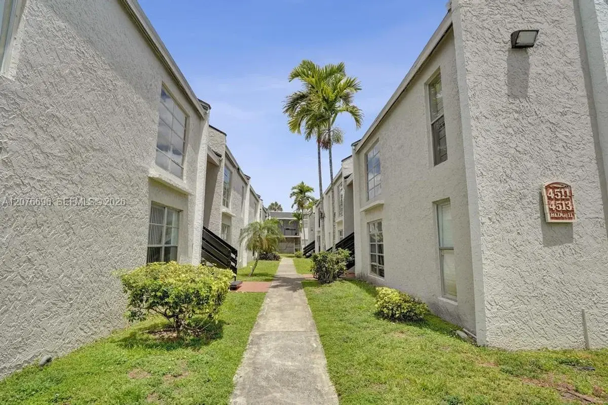 4511 Treehouse Ln #B, Tamarac: photo 1 of 21