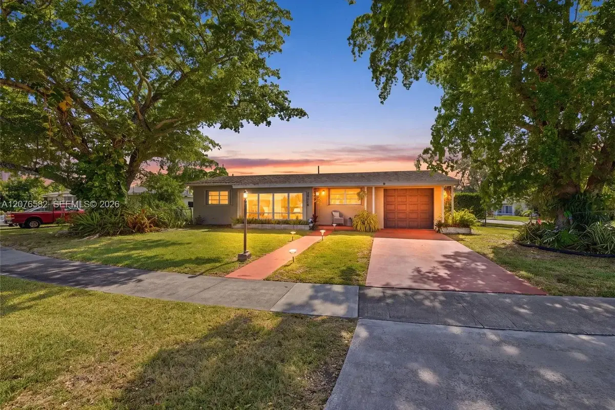 20510 Jacaranda Rd, Cutler Bay: photo 1 of 39