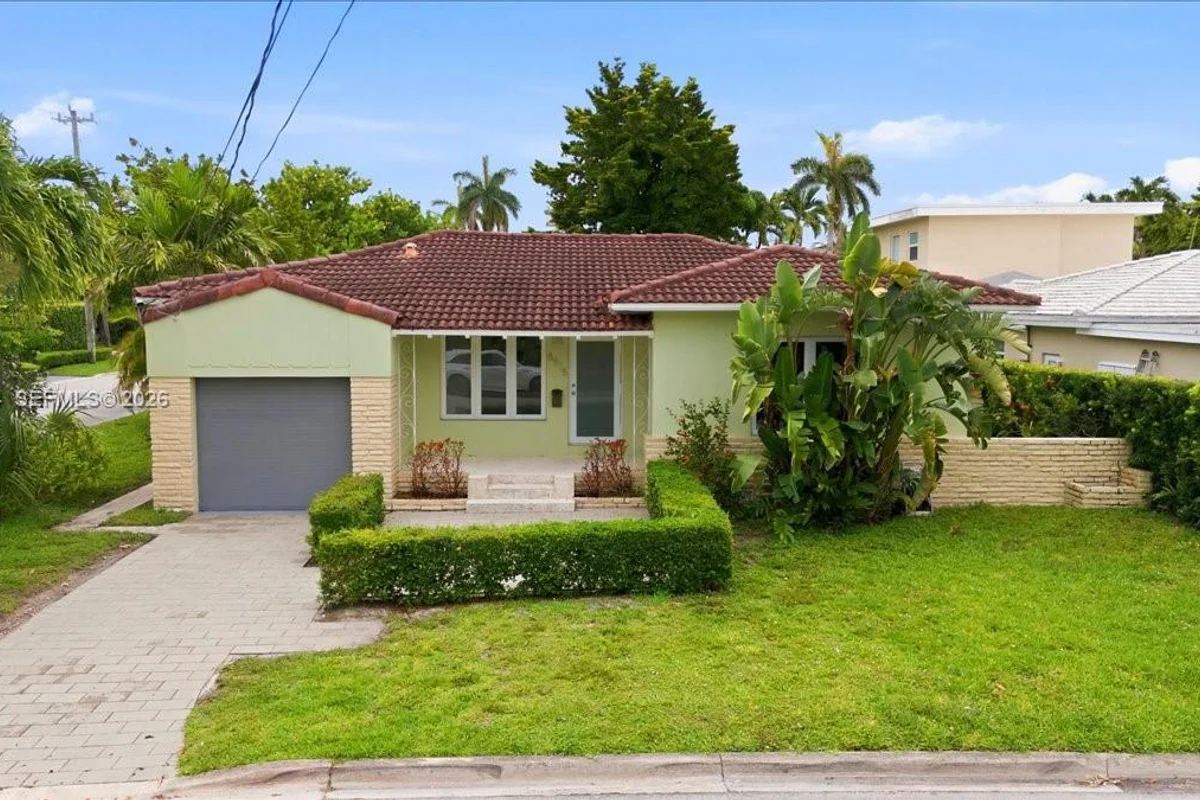 8975 Froude Ave, Surfside: photo 1 of 34
