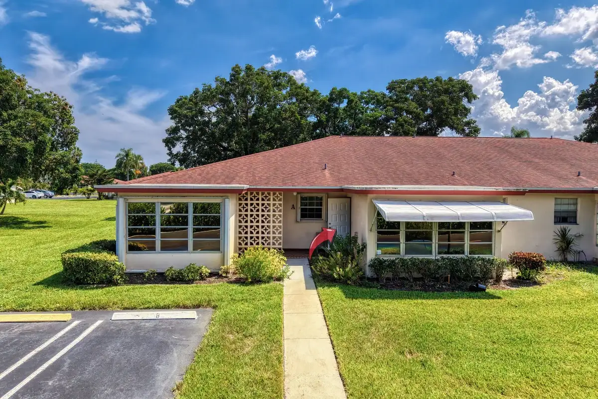 4550 NW 4th St #B, Delray Beach: photo 1 of 42
