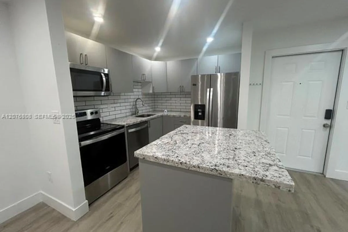 4890 NW 102nd Ave #101-5, Doral: photo 1 of 9
