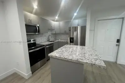 4890 NW 102nd Ave #101-5, Doral: photo 1 of 9
