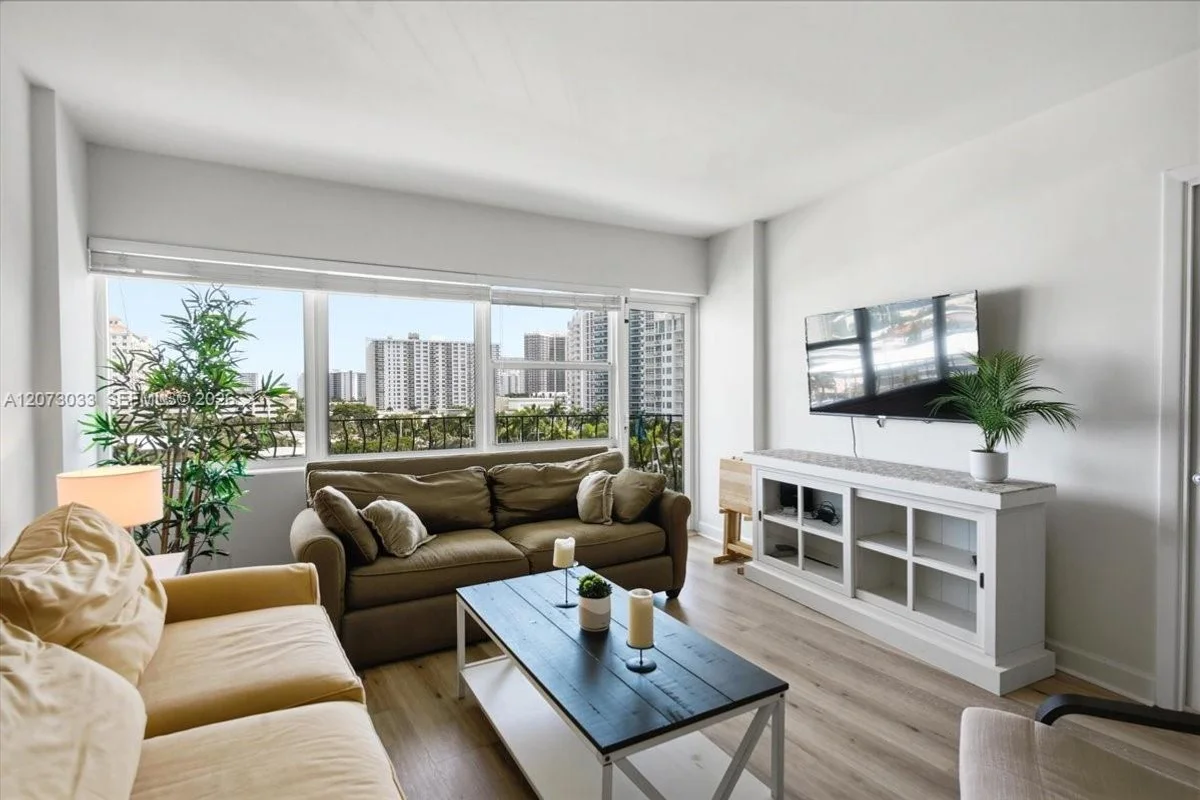 3250 NE 28th St #806, Fort Lauderdale: photo 1 of 23