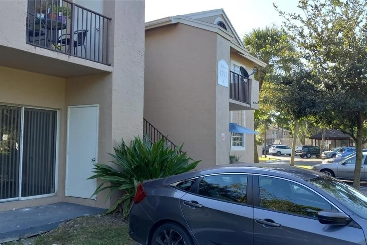 1791 NW 96th Ter #4E, Pembroke Pines: photo 1 of 9