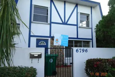 6796 SW 40th St, Davie: photo 1 of 17