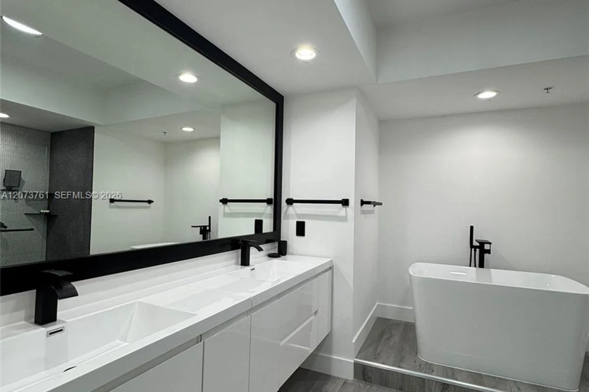 15051 Royal Oaks Ln #1403, North Miami: photo 1 of 12