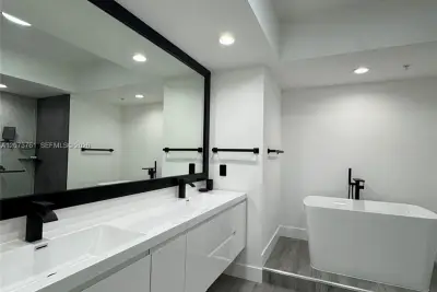 15051 Royal Oaks Ln #1403, North Miami: photo 1 of 12