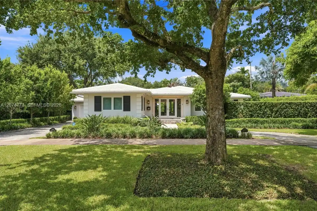 3267 Riviera Dr, Coral Gables: photo 1 of 32