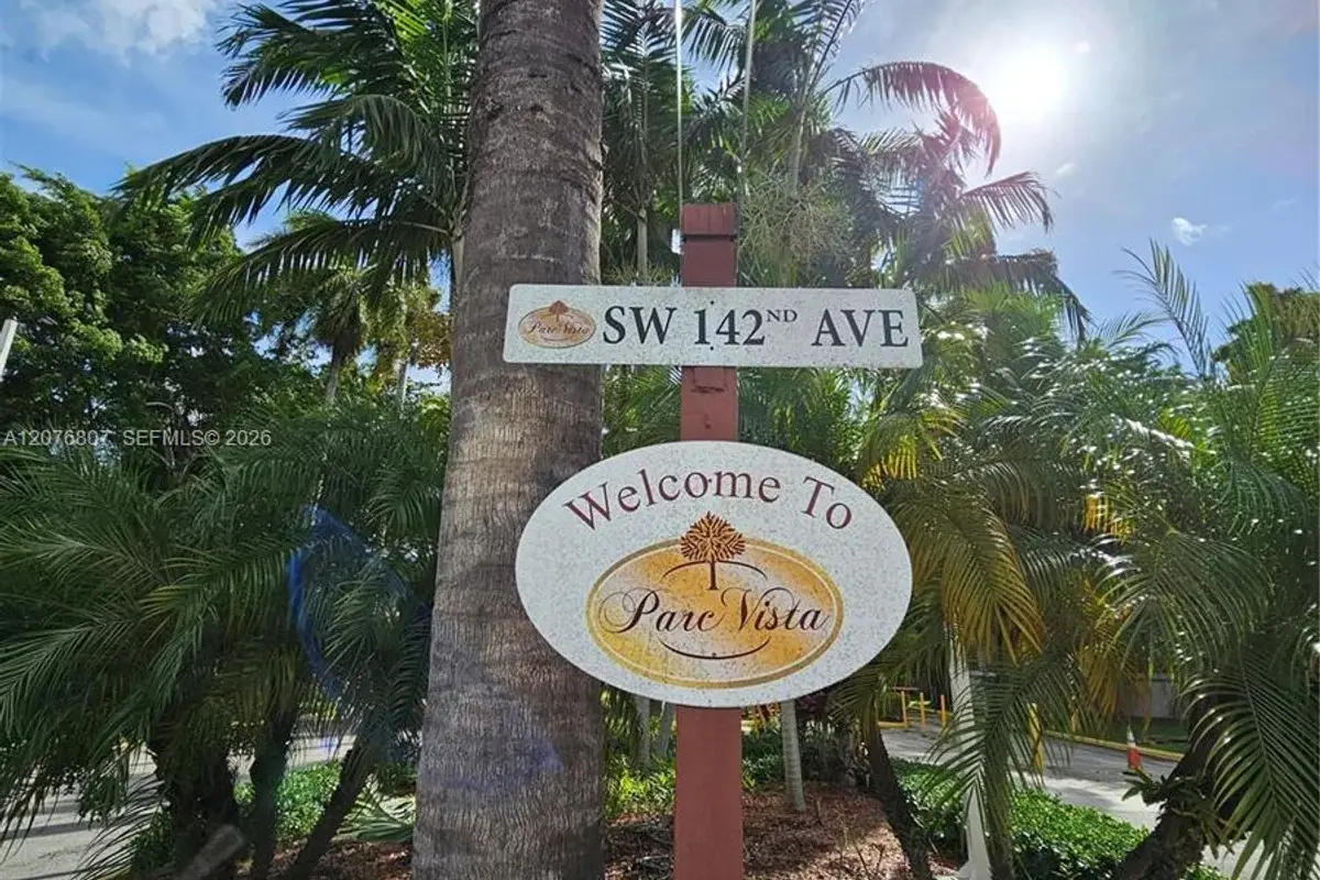 9077 SW 138th Pl, Miami: photo 1 of 33