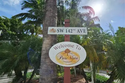 9077 SW 138th Pl, Miami: photo 1 of 33