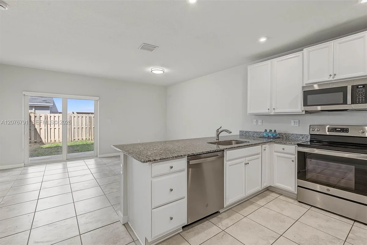 446 NW 11th Ave, Florida City: photo 1 of 28
