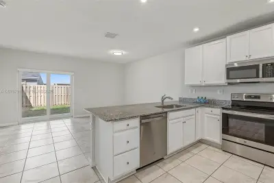 446 NW 11th Ave, Florida City: photo 1 of 28