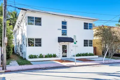 7510 Byron Ave #1, Miami Beach: photo 1 of 12