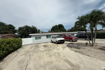 14321 NW 16th Ct, Miami: photo 1 of 34